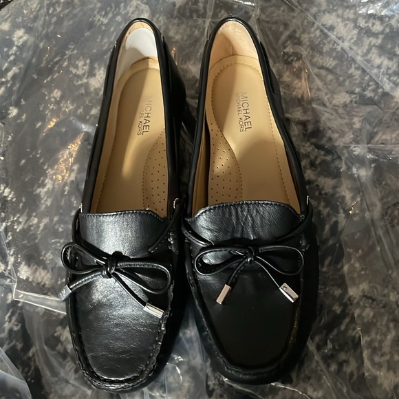 Michael Kors Black Leather Loafers Size 6.5 🖤 - Picture 2 of 6